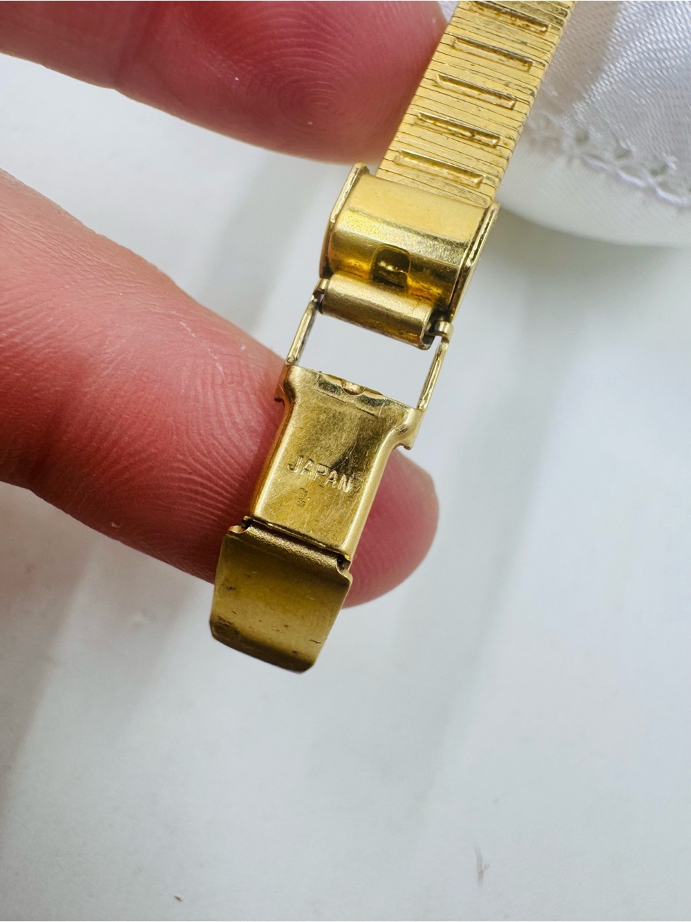 Bulova Vintage Women's Gold-Tone Quartz Dress Watch - Picture 13 of 13